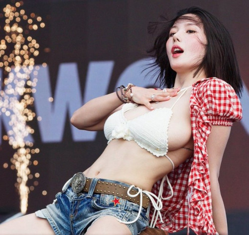 Kwon Eun Bi tại Waterbomb