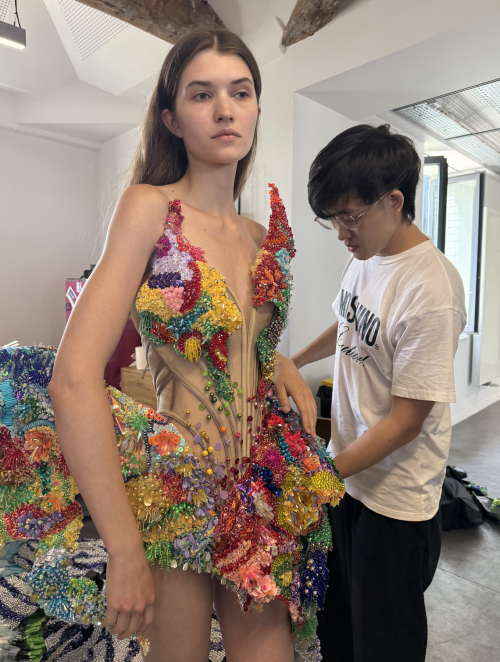NTK Việt ghi dấu ấn trên sàn diễn Haute Couture danh giá nhất thế giới- Ảnh 1.