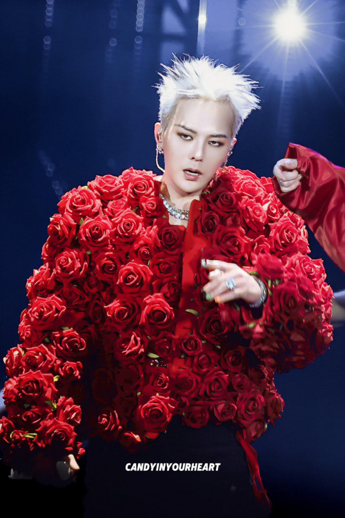 G-Dragon tại ÜBERMENSCH World Tour