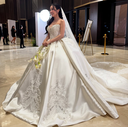 Cindy Lư và Đạt G trong lễ cưới