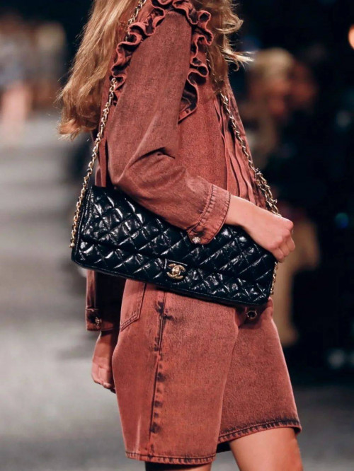 CHANEL 24A Clutch