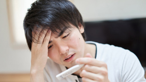 Có nên tiêm vắc xin HPV khi đang sốt, ho, trong người mệt mỏi?- Ảnh 1.