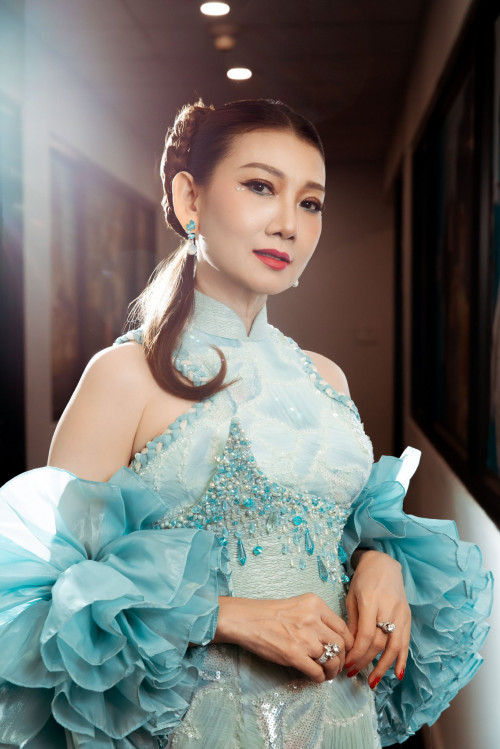 Nghệ sĩ Mũ Uyên chia sẻ khoảnh khắc bên người phụ nữ