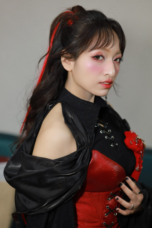 Em Xinh Say Hi bị nói khóc lóc