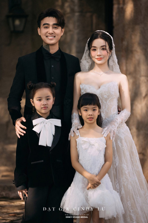 Xúc động khoảnh khắc con gái Cindy Lư ôm Đạt G sau lễ cưới- Ảnh 2.