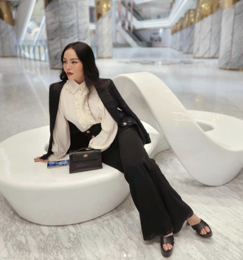 Bắt gặp fashionista Việt tại các show diễn.