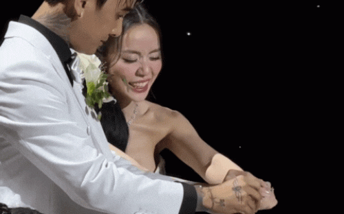 Cindy Lư và Đạt G thực hiện nghi thức cắt máu