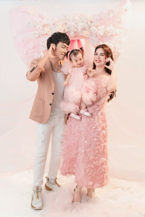 Vợ chồng Kha Ly - Thanh Duy hạnh phúc