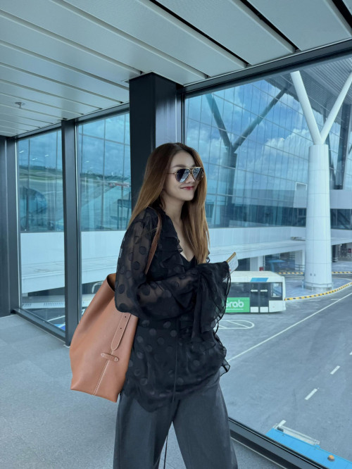 Phong cách quần ống rộng.