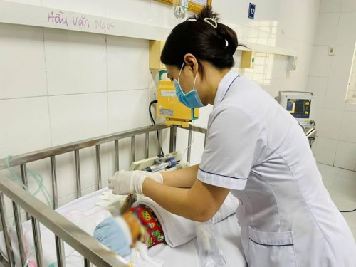 Bé sơ sinh ở Cao Bằng nguy kịch sau ca đẻ rơi