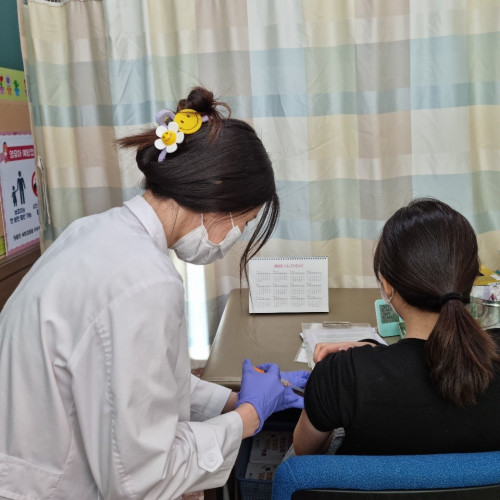 Tiêm xong vắc xin HPV thì nên chờ bao lâu mới mang thai?- Ảnh 1.