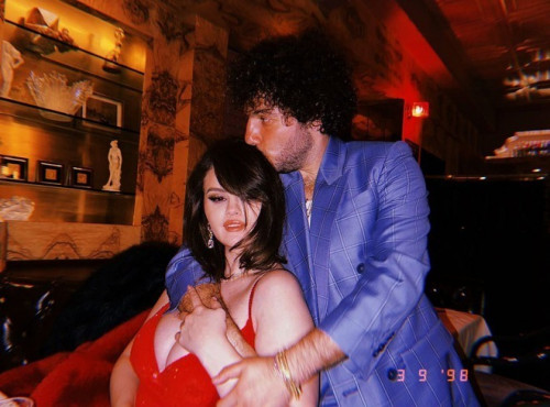Selena Gomez hạnh phúc bên Benny Blanco
