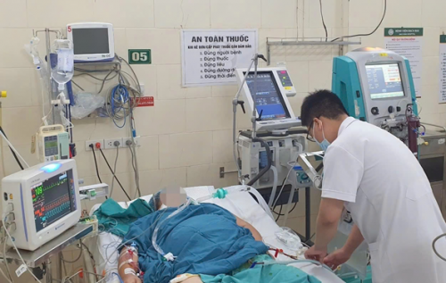 Bệnh nhân SXH điều trị tại Bệnh viện Bạch Mai (Hà Nội). Ảnh: NGỌC DUNG