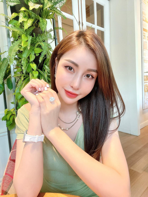 Hoa hậu Lam Cúc