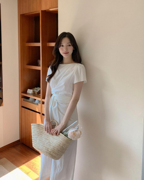 Váy trắng