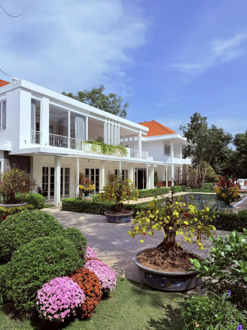 Căn biệt thự sang trọng của Chi Bảo