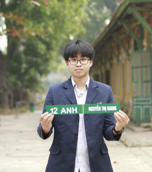 Nam sinh Nguyễn Việt Hưng