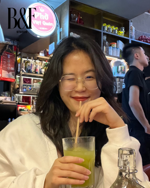 Catie - Makeup Artist tại Paris Fashion Week