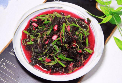 Rau dền xào tỏi.