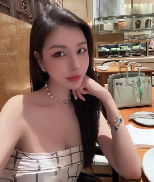 Hoa hậu Lam Cúc