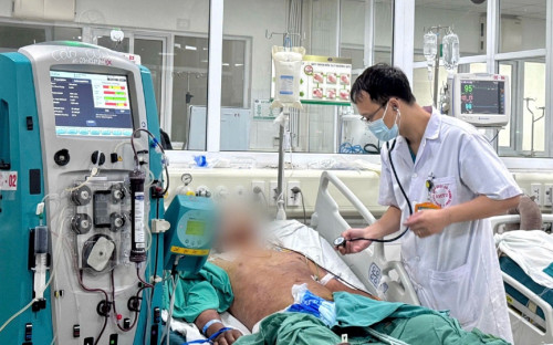 Người bệnh nguy kịch sau khi ăn tiết canh