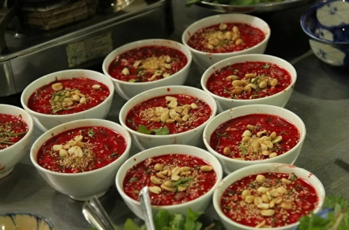 Tiết canh mang đến nhiều rủi ro cho sức khỏe