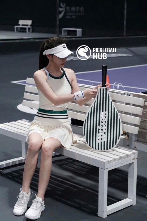 Khách thuê trang phục pickleball