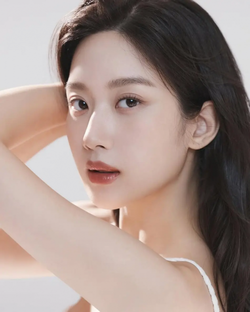 Moon Ga Young trong bộ phim "Luật sư phương Seocho"