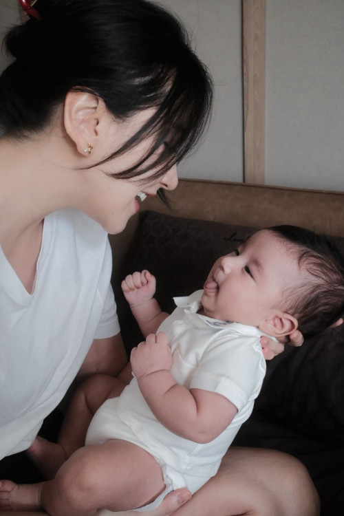Mai Ngọc bên con trai