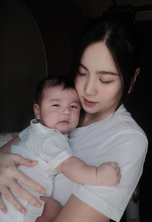 Mai Ngọc khoe ảnh con trai