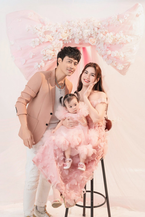 Kha Ly và Thanh Duy chào đón con gái đầu lòng