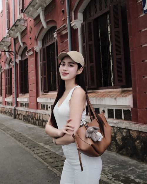 Bắt gặp bạn trai thiếu gia Hoa hậu Đỗ Hà hẹn hò với mẹ, có hành động nhằm né sự chú ý - ảnh 5.