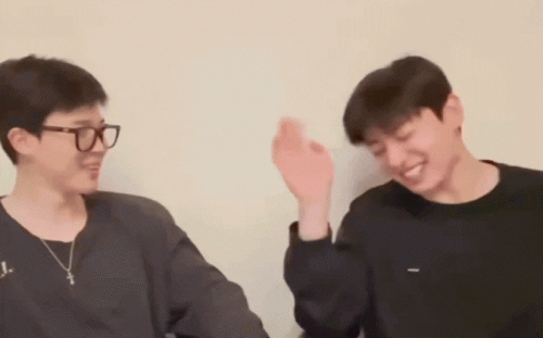 Jimin - Jungkook (BTS) thảo luận 18+ trước mặt fan - Ảnh 2.