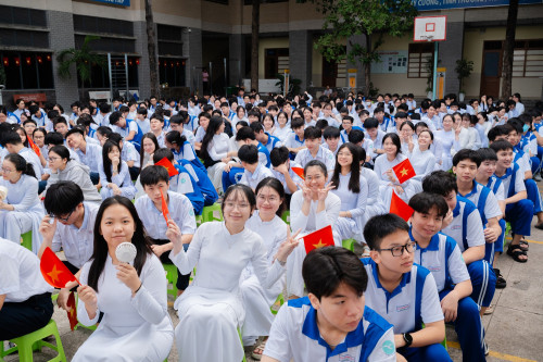 Học sinh nghiêm túc