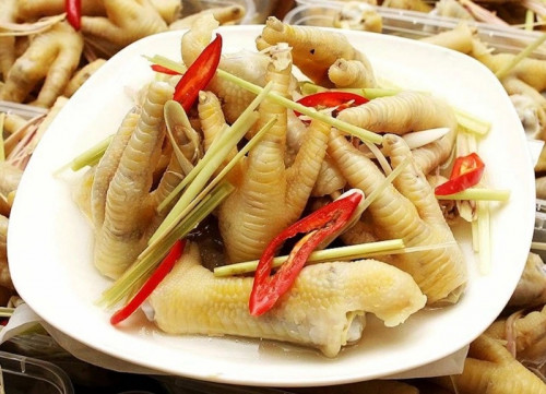 Cô gái 20 tuổi bị phỏng rộp vì hành động này khi làm món chân gà sả ớt