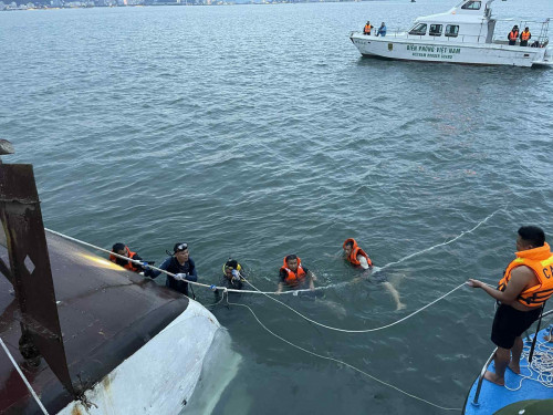 Lực lượng tìm kiếm đang nỗ lực hết mình để tìm ra những người còn mất tích.