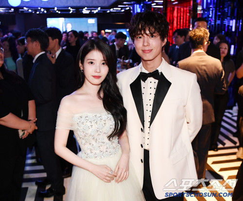 Park Bo Gum sánh đôi bên IU...