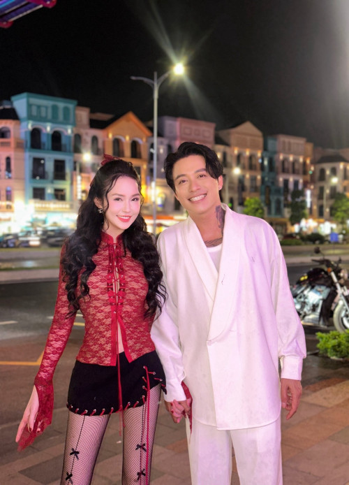 Gia đình hạnh phúc của Tuấn Hưng