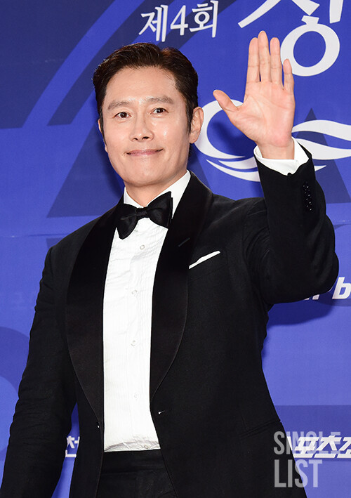 Lee Byung Hun trong lễ trao giải