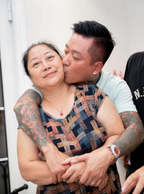Mẹ là người tuyệt vời nhất đối với Tuấn Hưng.