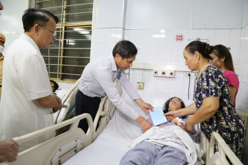 Bệnh viện Đa khoa Quảng Ninh bắt báo động, huy động 150 y bác sĩ cấp cứu các nạn nhân trong thảm họa lật tàu- Ảnh 4.