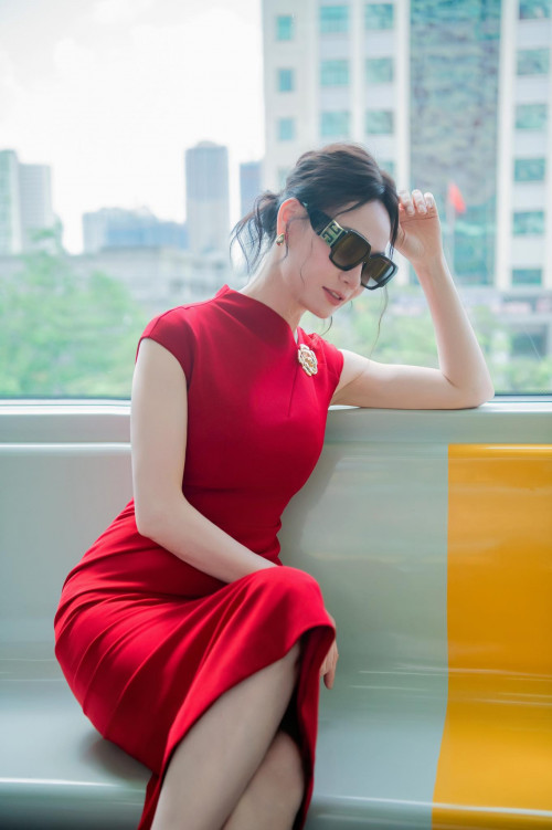 Quách Thu Phương ở tuổi U50 vẫn giữ được vóc dáng nuột nà