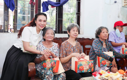 Mỹ Tâm tích cực với các hoạt động thiện nguyện
