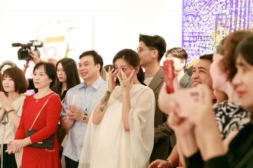 Ngô Thanh Vân khóc nức nở - Ảnh 1.