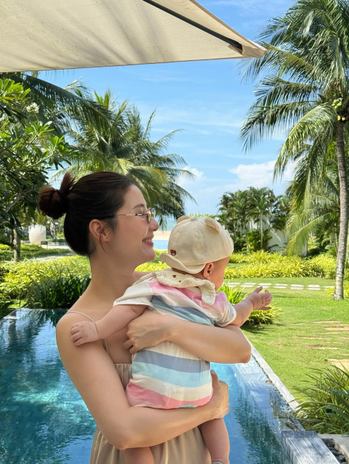 Diễm My check in khu resort