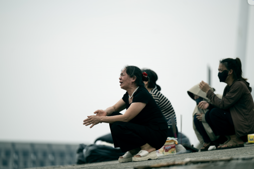 Người thân nạn nhân