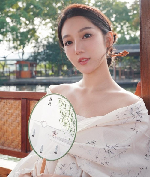 Cảnh báo từ vụ Triệu Vy bị bôi nhọ - Ảnh 1.
