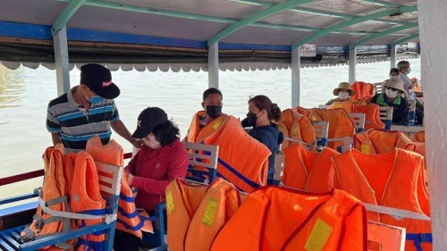 Áo phao trên thuyền: Không phải lúc nào mặc cũng là an toàn, một khu vực được khuyến "chỉ cầm trên tay"- Ảnh 5.