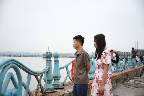 Nhiều người đang ngóng chờ tin tức về nạn nhân còn mất tích.