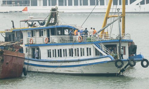 Tàu Vịnh Xanh sau khi được trục vớt